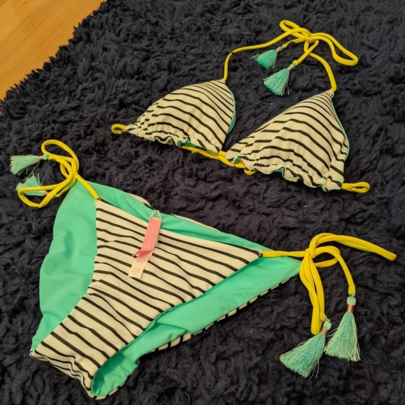 Victoria's Secret Other - NWT Victoria Secret REVERSIBLE String Bikini